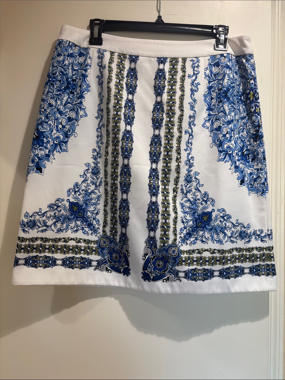 Laundry By Shelli Segal White Mini Skirt with Blue and Green Baroque Print